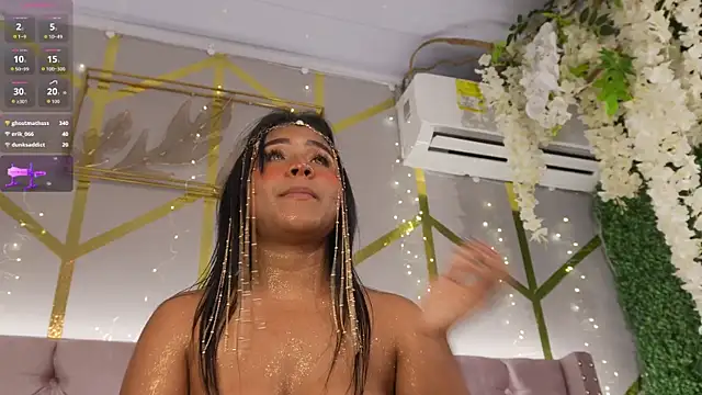 Aurora_Cruz live