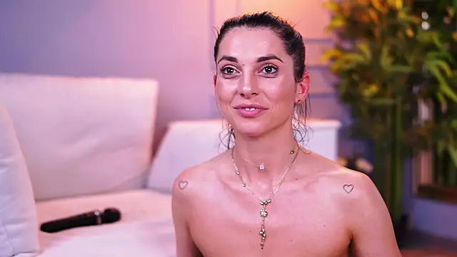 EllyLynne live