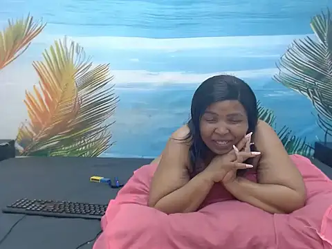GoldenLuxeLady live