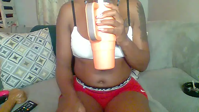 Petite_254 live