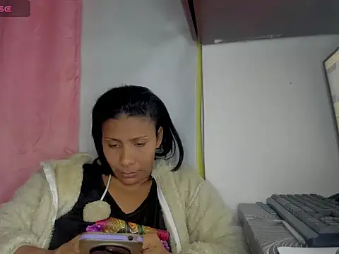 NENITA_HOTT live