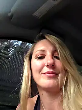 SheIsSomething live