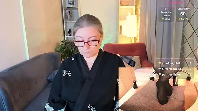 Alexandra_Kind live
