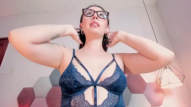 Emilywatsonn live