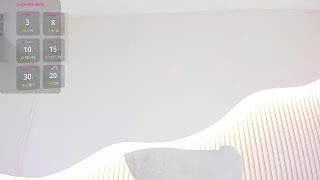 Lia_Guzman live