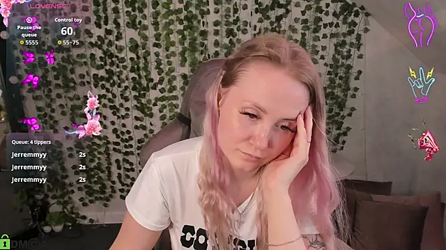 Jooyce_Howward live