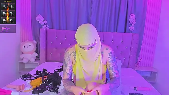 Nayla-Mouna live