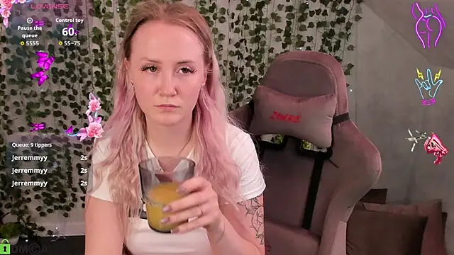 Jooyce_Howward live