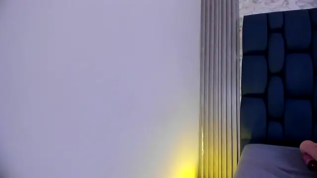 Ashlyaurora live