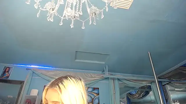 ADRIANNA_FOX live
