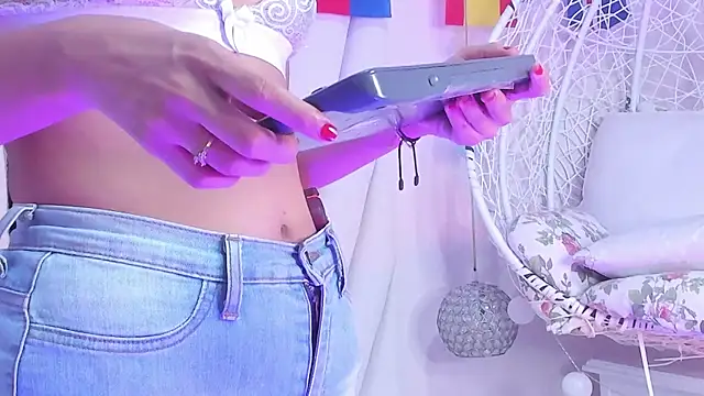 Alika_key live