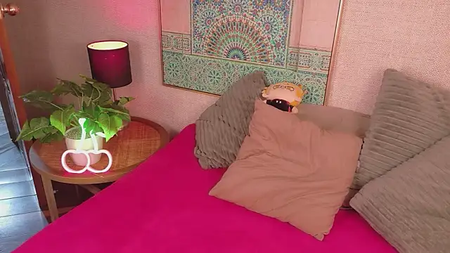 Maya_house live