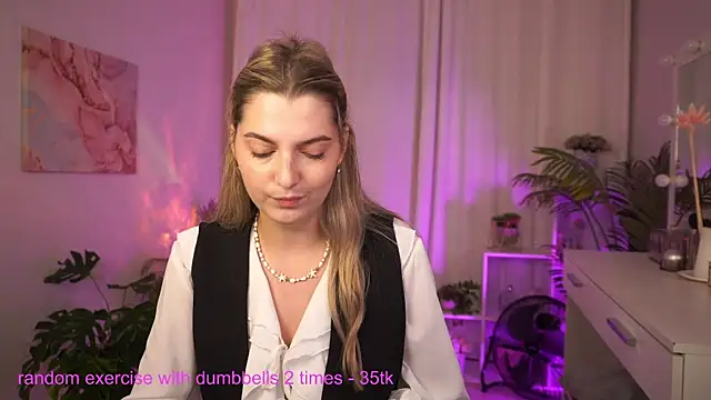 LucreciaStorm live