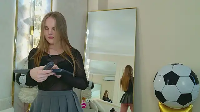 Lili_Lohan live