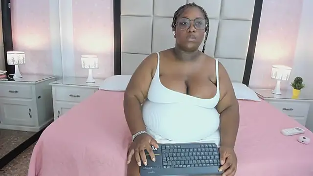 TreisyVixen live