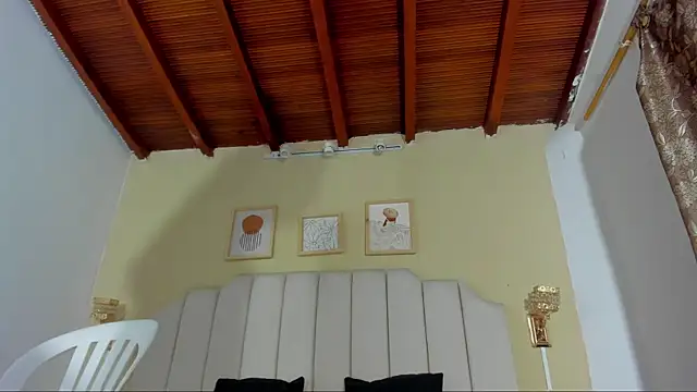 Sara_Hanks live