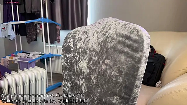 emily_is_here_ live