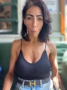 Yasmiinee live