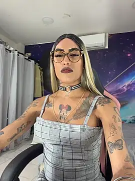Nella_Dolls live
