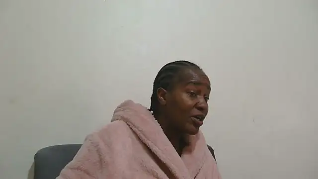 sluttylaura21 live