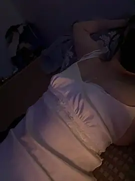 Chloe-2h live
