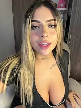 MiaWhitePink_ live