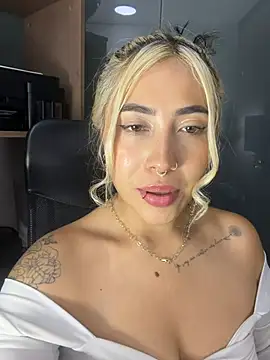 ManuelaVeeleez live