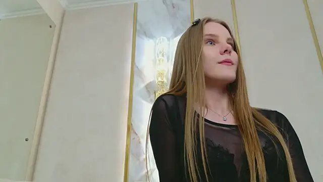 Lili_Lohan live