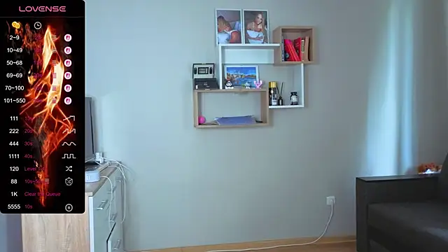 Emmi_crystal live