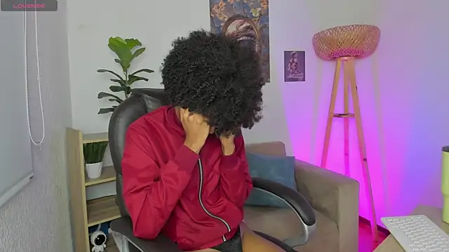 NaomiSaenz_ live