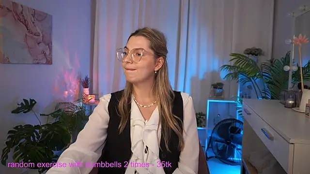 LucreciaStorm live
