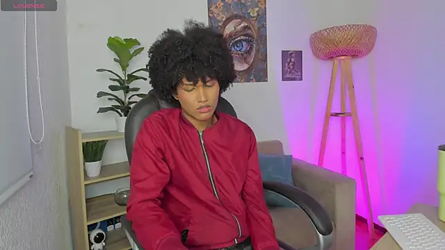 NaomiSaenz_ live