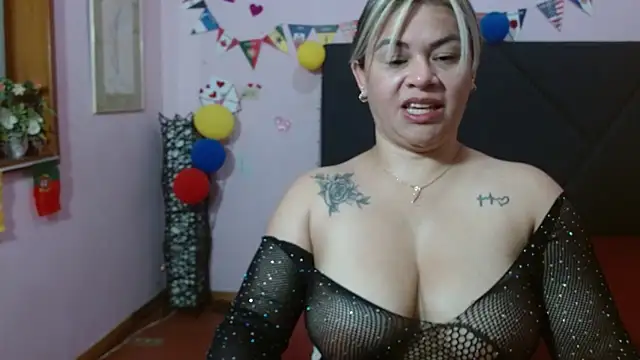 pamela_echeverria live