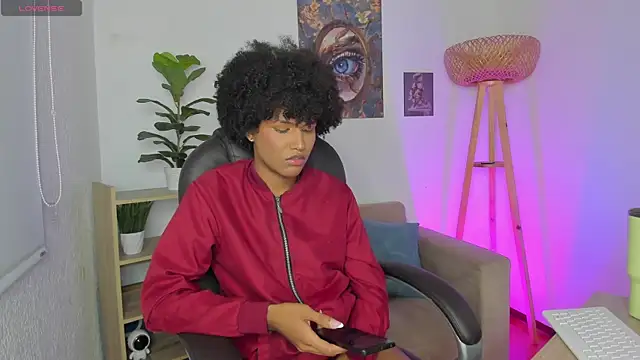 NaomiSaenz_ live