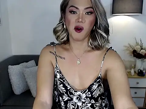 MerryJollyFuckRiri live