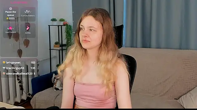 Glitch_Doll live