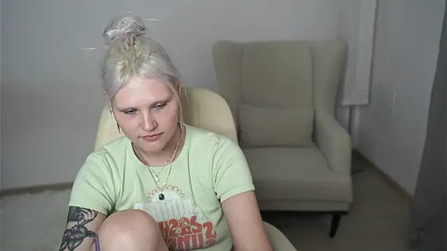 EstherFilteau live