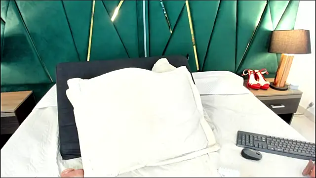 Tamara_Myller live