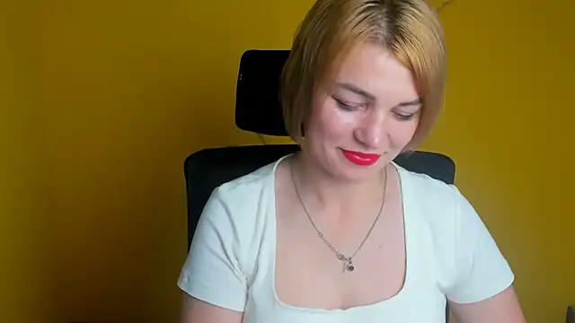 CuttieEmma live