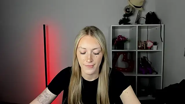 EvelynBlond live