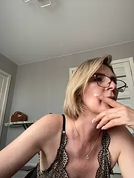 sensualEmilia live
