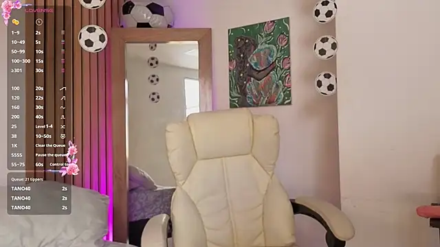 Megan_Lara_ live