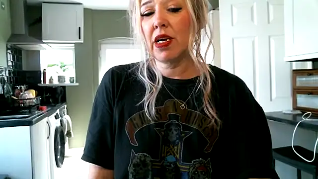MissHoneyPenny live