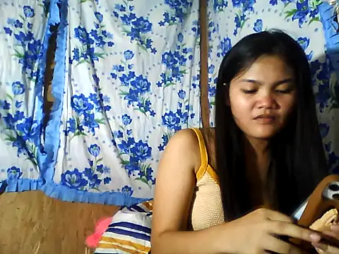 PinaySkinnyJust18 live