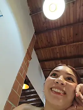 EmmaAdams8 live