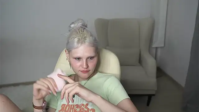 EstherFilteau live