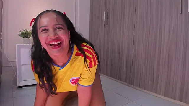Emma-Velez live