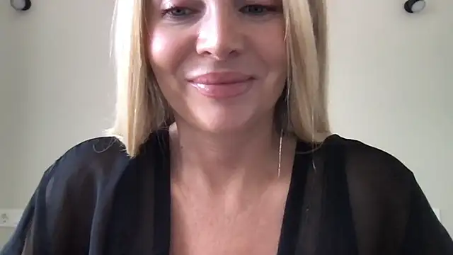Chloeblond live