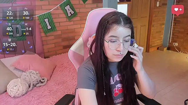 Amy_joones live
