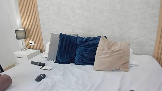 NaomyCollins__ live